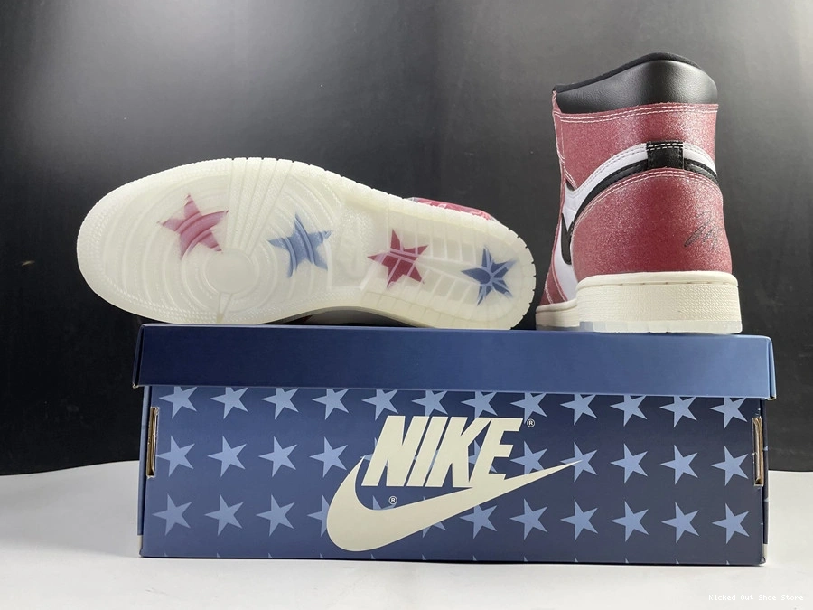 Kicked Out Shoe Store Chicago Room Trophy 3636 DA2728- Retro Jordan1 RelaxedFit 1029